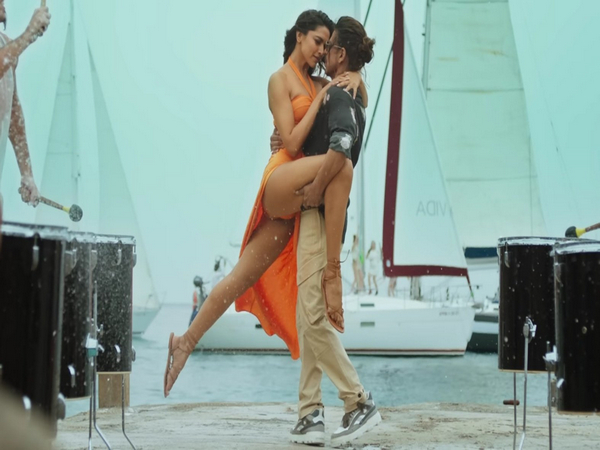 Still from Besharam rang song (Image source: Instagram)