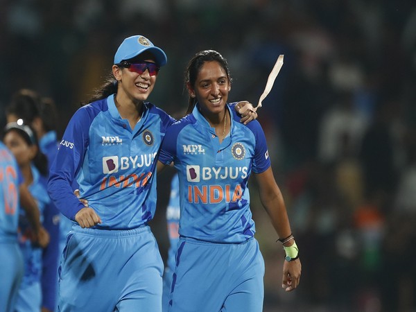 Smriti Mandhana and Harmanpreet Kaur (Photo: BCCI Women/ Twitter)