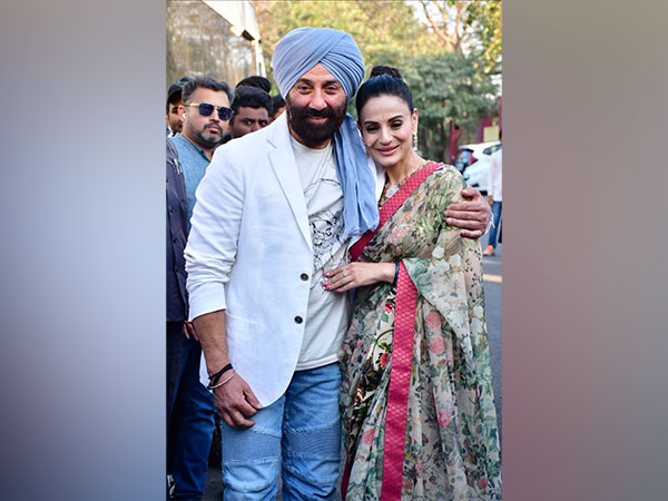 Sunny Deol, Ameesha Patel (Image source: Twitter)