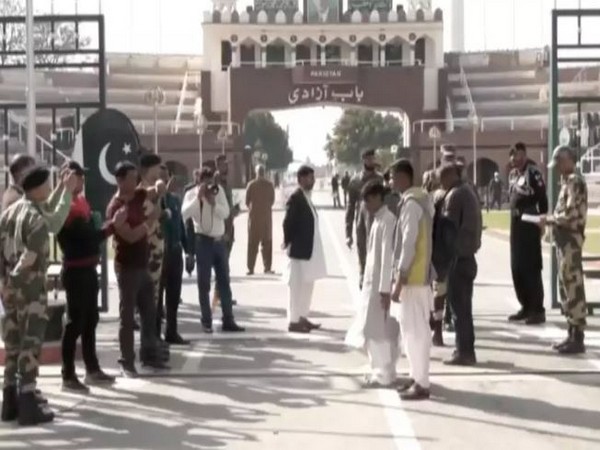 Pakistan government releases two Indian prisoners (ANI)