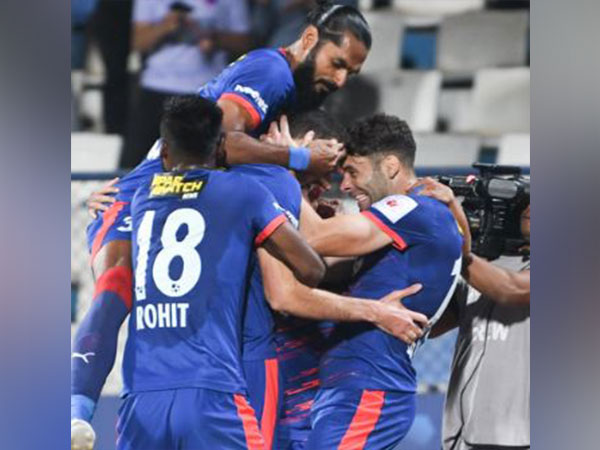 Bengaluru FC players celebratin win over Mumbai City FC (Photo: Twitter@@bengalurufc)