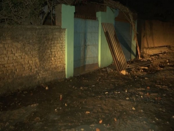 Clash erupt between two groups over 'toran dwar' installation (Photo:ANI)