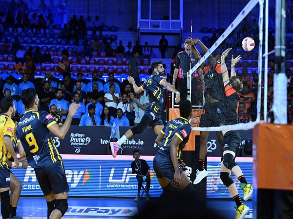 Hyderabad Black Hawks in action against Kochi Blue Spikers in Prime Volleyball League (Image: PVL)