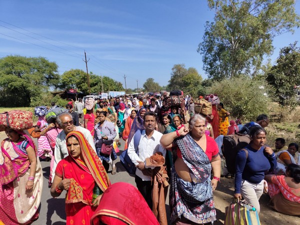 Devotees on way to Kubereshwar Dham (Photo/ANI) 