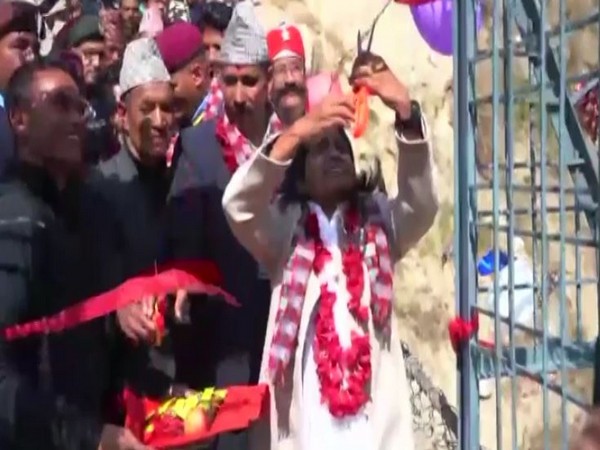 District Magistrate Pithoragarh Reena Joshi, District Magistrate Darchula, Nepal Dirghraj Upadhyay inaugurate Dharchula International Suspension Bridge  (Photo/ANI)