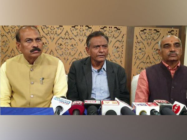 VHP Haryana president Pawan Kumar (centre) (Photo/ANI)
