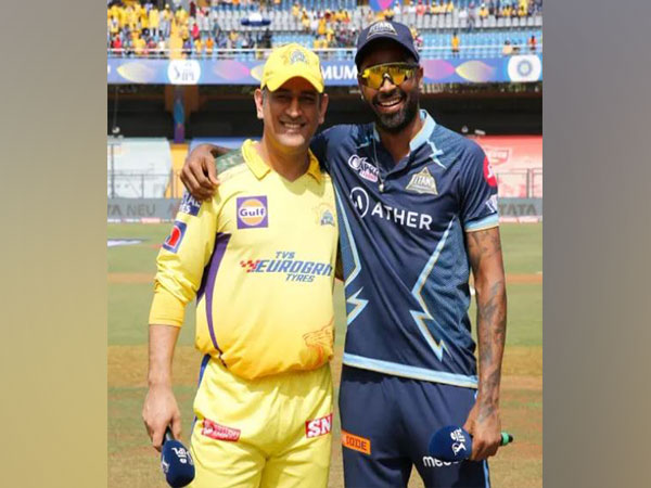 MS Dhoni with Hardik Pandya (Photo: IPL website)