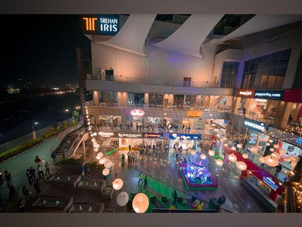 Iris Broadway celebrates Valentine's Day with Broadway of Love