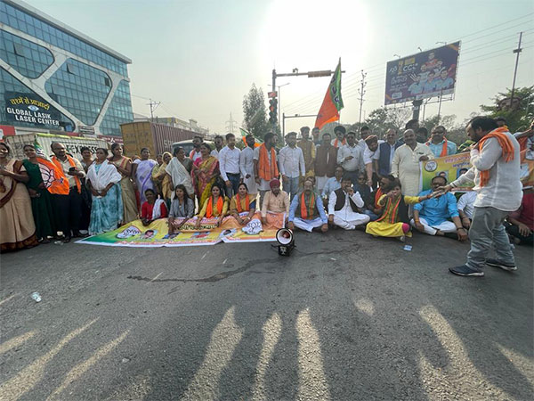 BJP leaders staged protest (Photo/ANI)