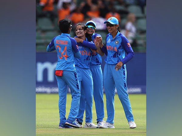 Renuka Singh with teammates (Photo: BCCI/Twitter) 