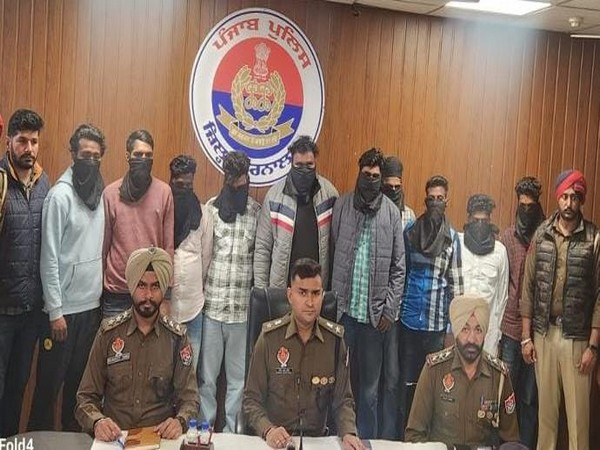 Punjab Police with the arrested gangsters (Photo: @PunjabPoliceInd)