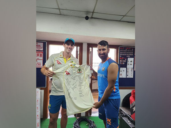 Pat Cummins presented Cheteshwar Pujara with a signed Australian team's Test jersey (Photo: BCCI/ Twitter)