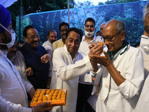 Congress leaders Kamal Nath and Digvijaya Singh (File photo/ANI)