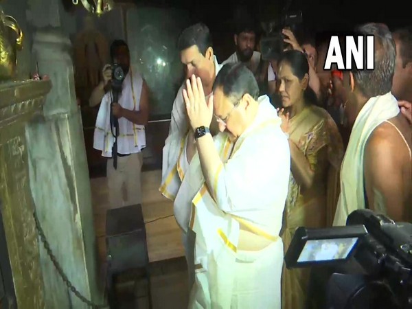 BJP national president JP Nadda offers prayers at Udupi Sri Krishna Matha temple (Photo/ANI)