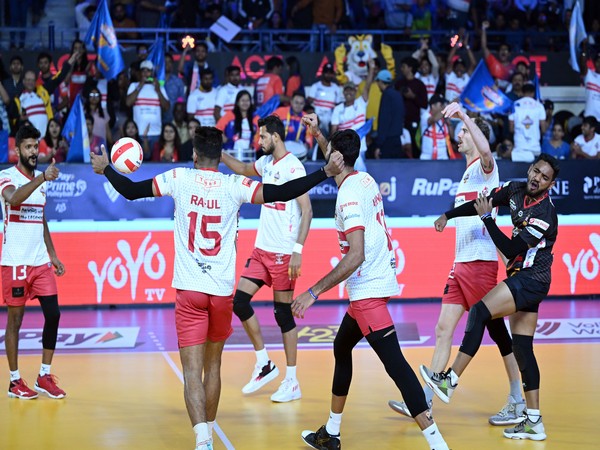 Kolkata Thunderbolts celebrate after winning a point in PVL (Image: PVL)
