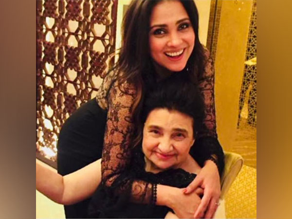 Lara Dutta with her mother (Image Source: Instagram)