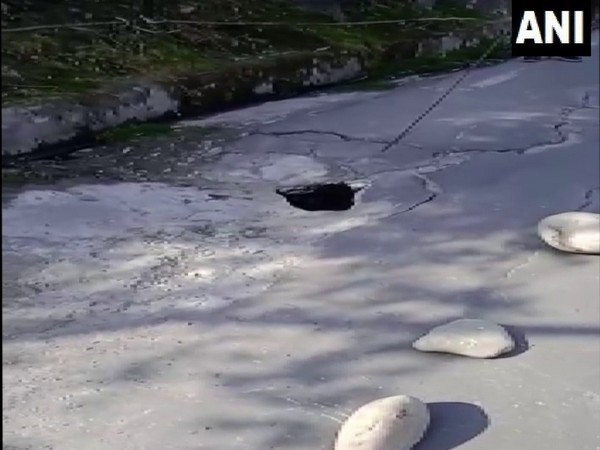 One of the cracks on Badrinath Highway (Photo-ANI)
