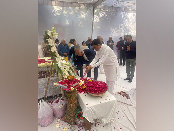 Union Health Minister Mansukh Mandaviya paid tribute to Om Prakash Kohli (Photo:@mansukhmandviya))