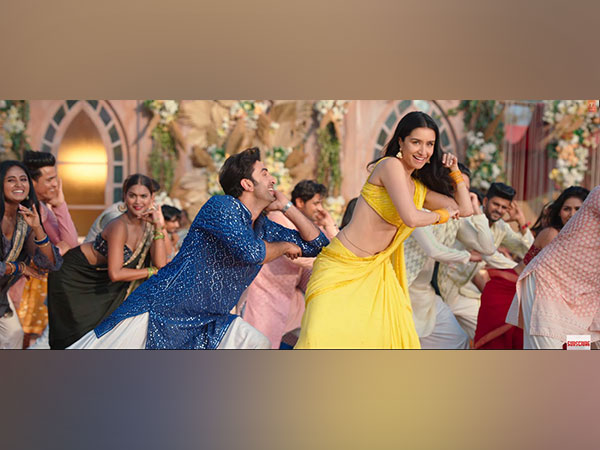 Still of Ranbir Kapoor and Shraddha from Show Me The Thumka son (Image Source: Twitter)