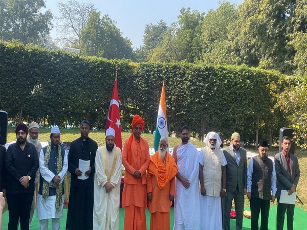 Turkish ambassador with prominent religious leaders of country in Delhi (Photo/ANI)