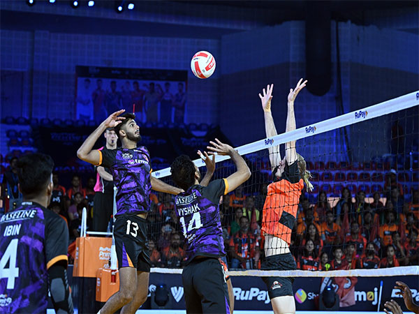 Hyderabad Black Hawks in action against Bengaluru Torpedoes in PVL (Image: PVL)
