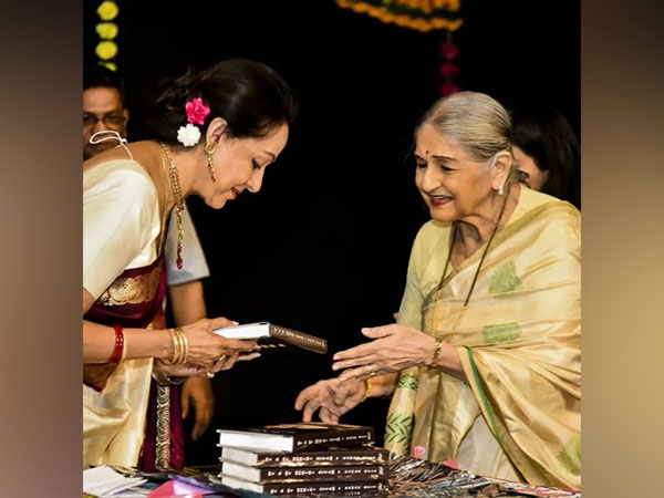 Hema Malini with Kanak Rele (Image Source: Instagram)