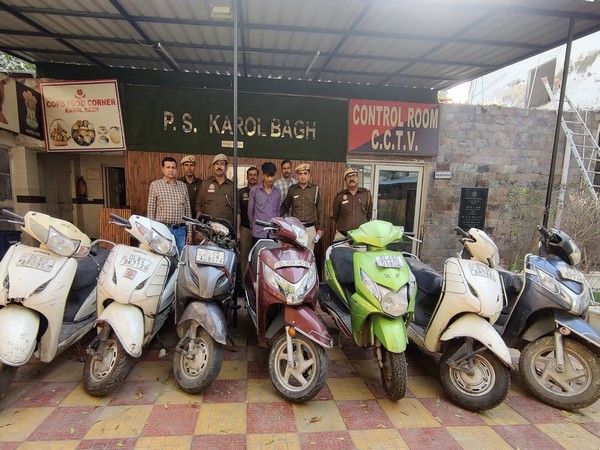 The arrested man, Ravi Vikas with Delhi Police (Photo/ANI)