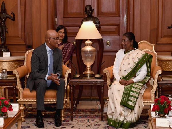 Guyana's Vice President Bharrat Jagdeo, President Droupadi Murmu (Image Credit: Twitter/@rashtrapatibhvn)