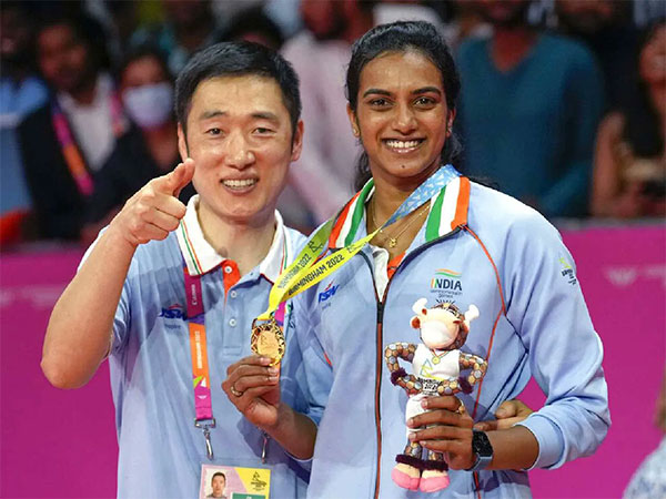 PV Sindhu with Park Tae-Sang (Photo: Twitter)