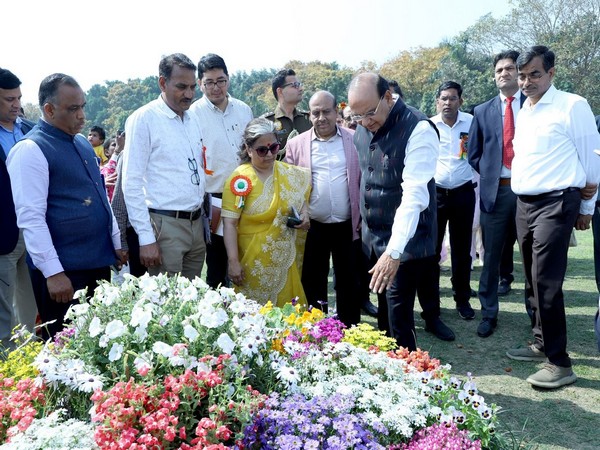 Delhi LG with other dignitaries at the 'Palaash' flower festival