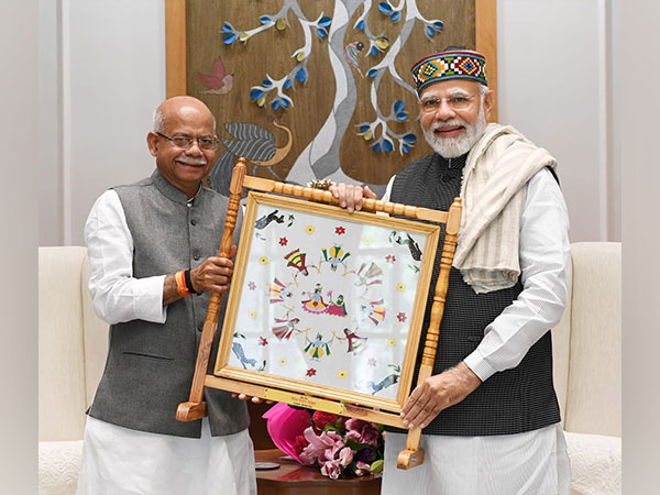 Himachal Pradesh Governor Shiv Pratap Shukla and Prime Minster Narendra Modi (Photo/ANI)