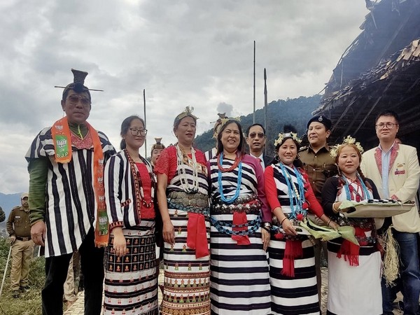 MoS Meenakshi Lekhi interacted with the local Nyshi Tribe in Kurung Kumey, Arunachal Pradesh (Image Source: Twitter Handle of MoS Meenakshi Lekhi)