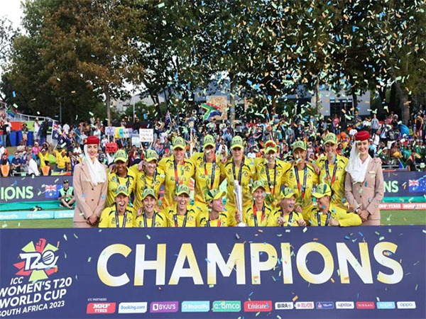 Australian team with the trophy. (Photo- ICC Twitter)