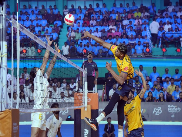Ahmedabad Defenders and Kochi Blue Spikers in action  during Prime Volleyball League (Image: PVL)