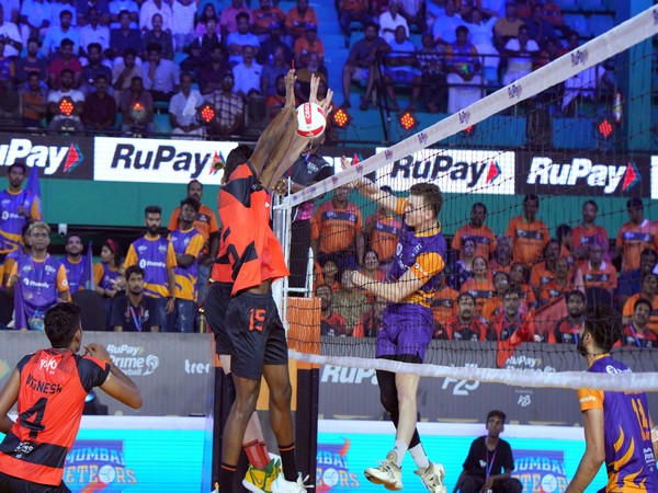 Mumbai Meteors in action against Hyderabad Black Hawks during Prime Volleyball League (Image: PVL)