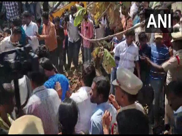Last rites of the Warangal medical student (Photo/ANI)