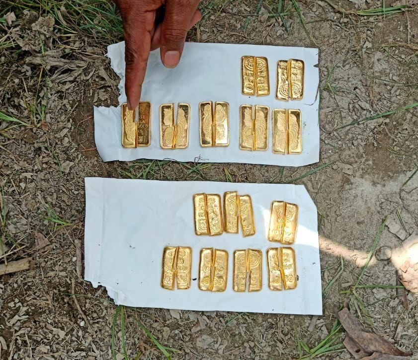 Recovered gold biscuits from smuggler in Murshidabad district