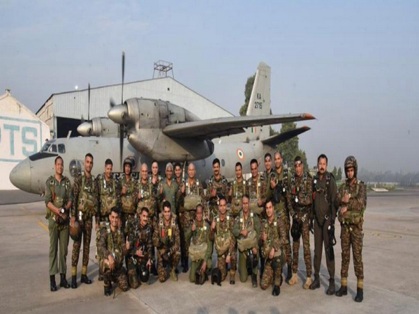 Army central command chief leads para jump (Photo/ANI)