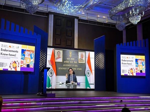 Rohit Kumar Singh, Secretary, Department of Consumer Affairs addressing Brand Influencer Summit 2023 (Image: PIB)