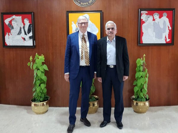 Microsoft founder and philanthropist Bill Gates met Reserve Bank of India governor Shaktikanta Das (Image: Twitter/RBI)