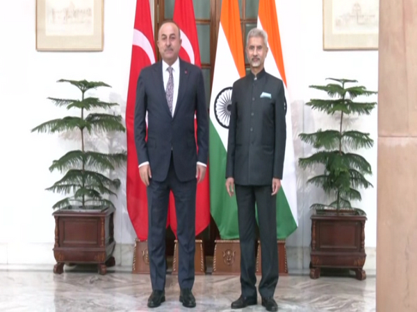 Jaishankar meets his Turkish counterpart Mevlut Cavusoglu (Photo/ANI)
