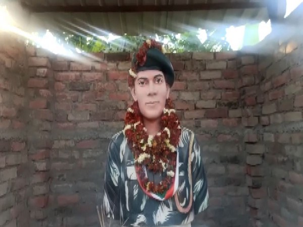 A visual of the bust of Galwan martyr Jai Kishore Singh (Photo:ANI)
