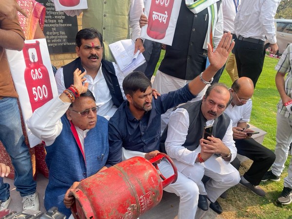 Congress MLAs protesting against gas price hike outside MP assembly (Photo/ANI)