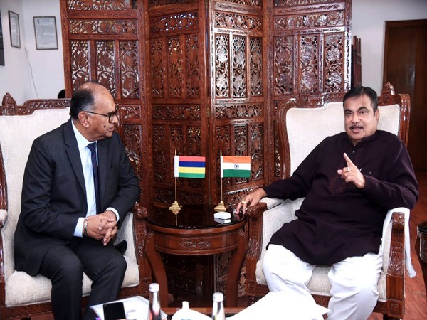 Mauritius' Minister of Land Transport and Light Rail Alan Ganoo with Union Minister Shri Nitin Gadkari. (Photo/ Twitter handle of Nitin Gadkari)