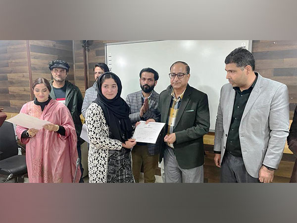 Director, J-K Entrepreneurship Development Institute, Ajaz Ahmad Bhat felicitated aspiring young women entrepreneurs from Pulwama (Photo/ANI)