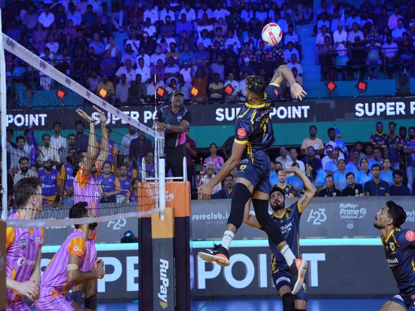 Kochi Blue Spikers in action against Mumbai Meteors during Prime Volleyball League (Image: PVL)