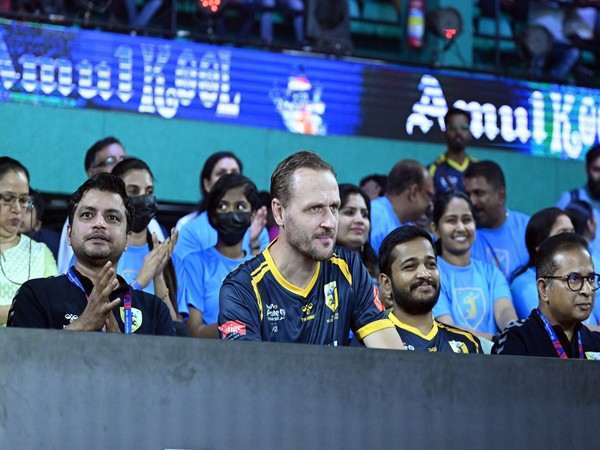 Kerala Blasters FC coach Ivan Vukomanovic watching Prime Volleyball League match (Image: PVL)