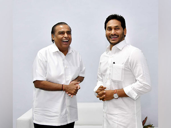 Andhra Pradesh CM Jagan Mohan Reddy and Reliance Industries Chairman Mukesh Ambani (Photo/RelianceIndustries)