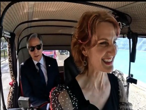 US State Secretary Antony Blinken sitting in Auto (Screen Grab from US Embassy India's Twitter)