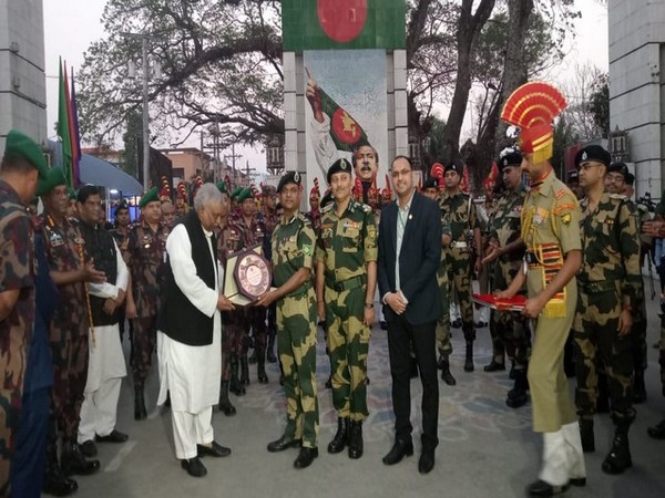 Retreat ceremony at Petrapol (Photo/ANI)